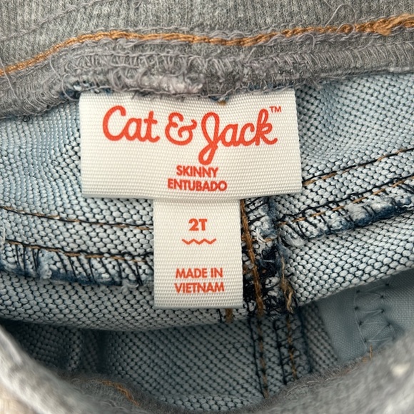 Jeans and sweater - Picture 4 of 5